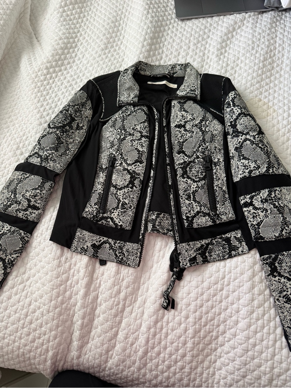 blanc noir Black & Gray Snake-Print Jacket